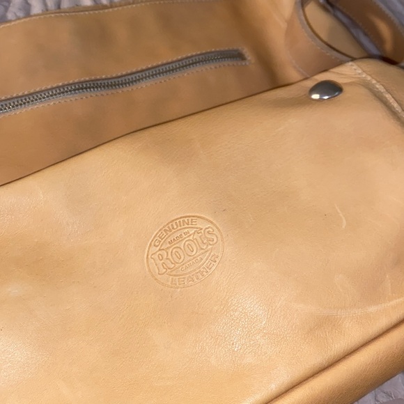 NWOT Roots Genuine Leather Purse 🤍 - Picture 6 of 6